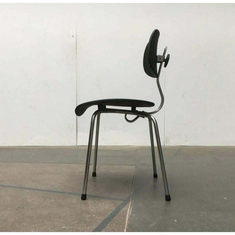 Very rare chair from the series of tubular steel spring chairs by egon eiermann. A rare collector's item.

this design by eiermann is a hybrid. By adopting the spring mechanism of the backrest in a static work chair, it closes the gap between the