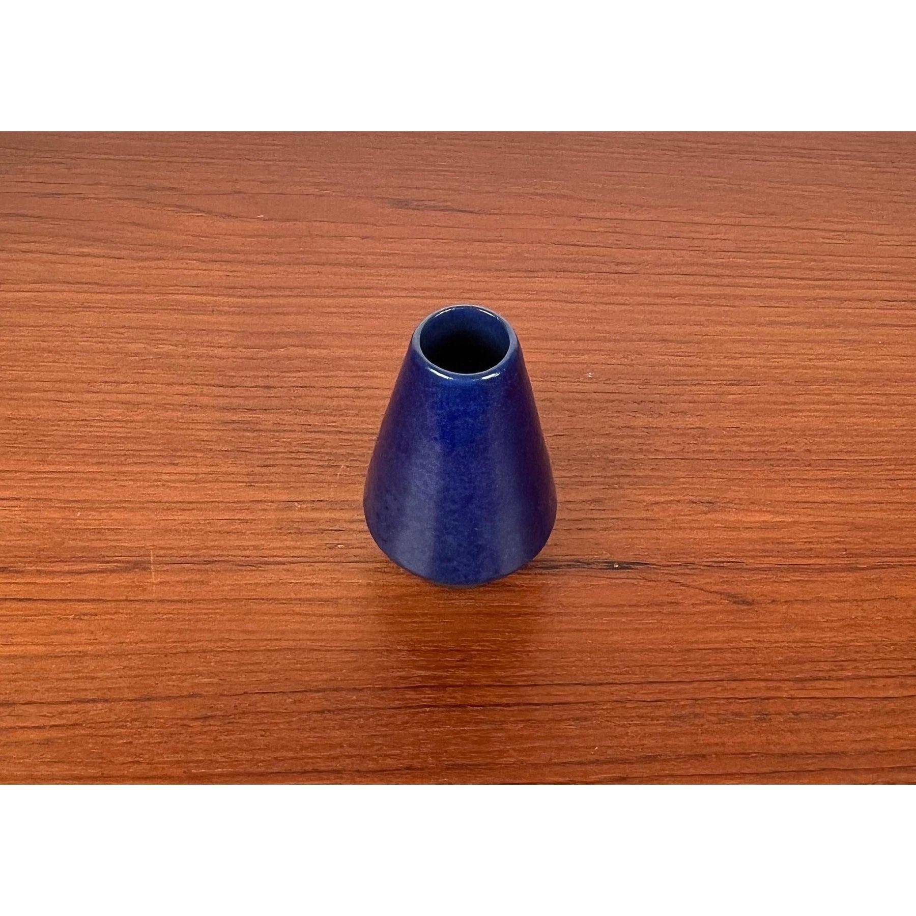 Mid-Century German Small Minimalist Studio Pottery Vase, Hamburg, 1960s For Sale 5