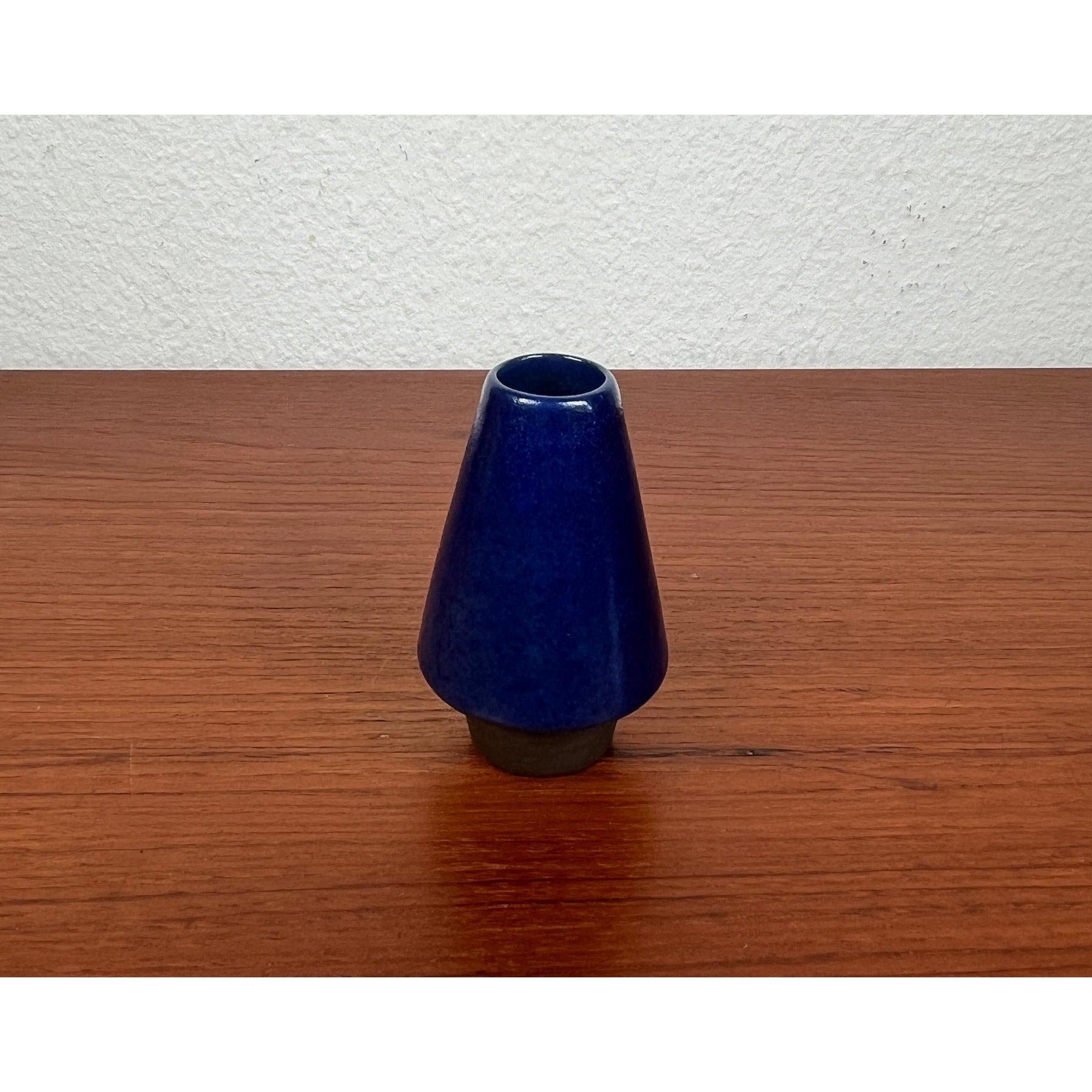 Mid-Century German Small Minimalist Studio Pottery Vase, Hamburg, 1960s For Sale 6