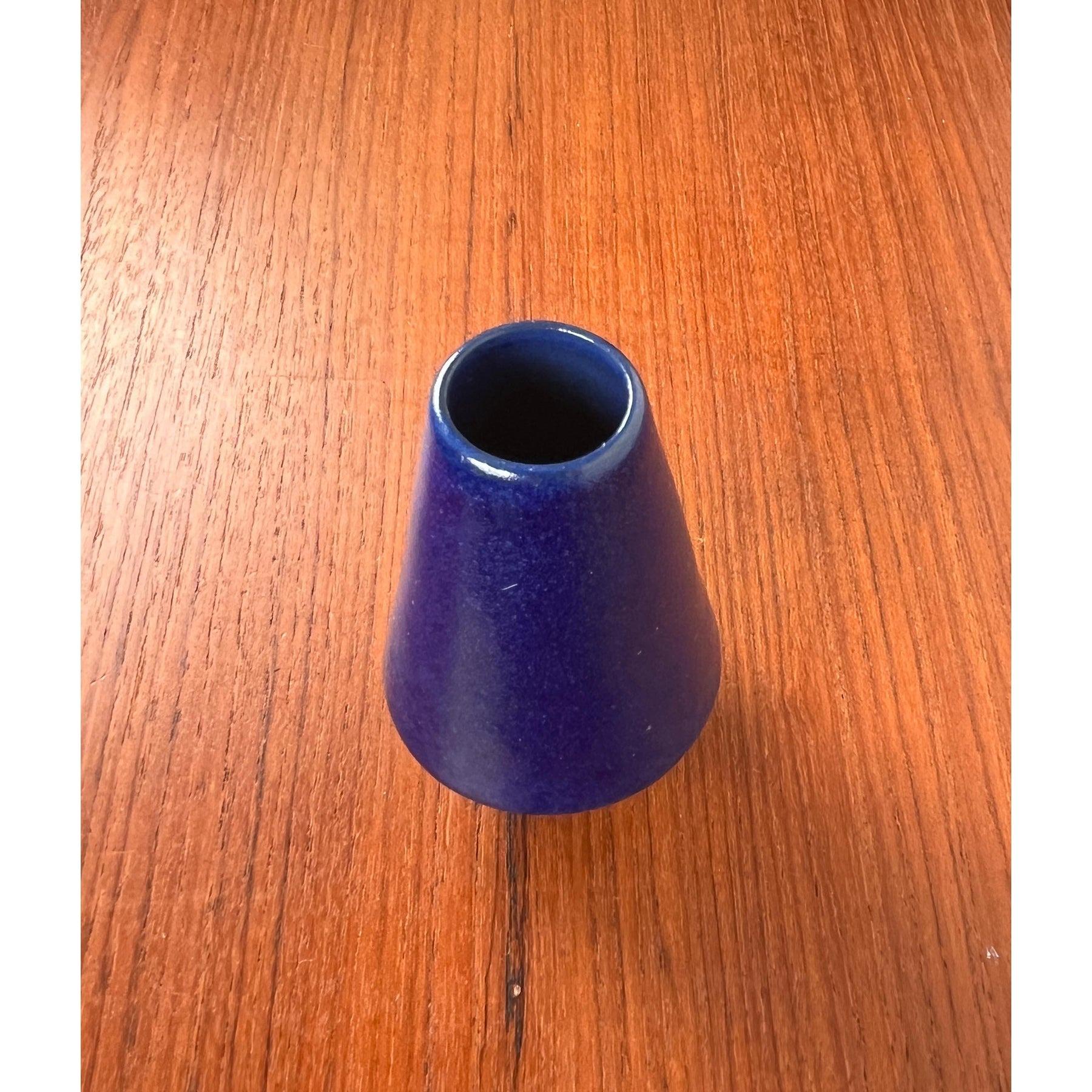 Mid-Century Modern Mid-Century German Small Minimalist Studio Pottery Vase, Hamburg, 1960s For Sale