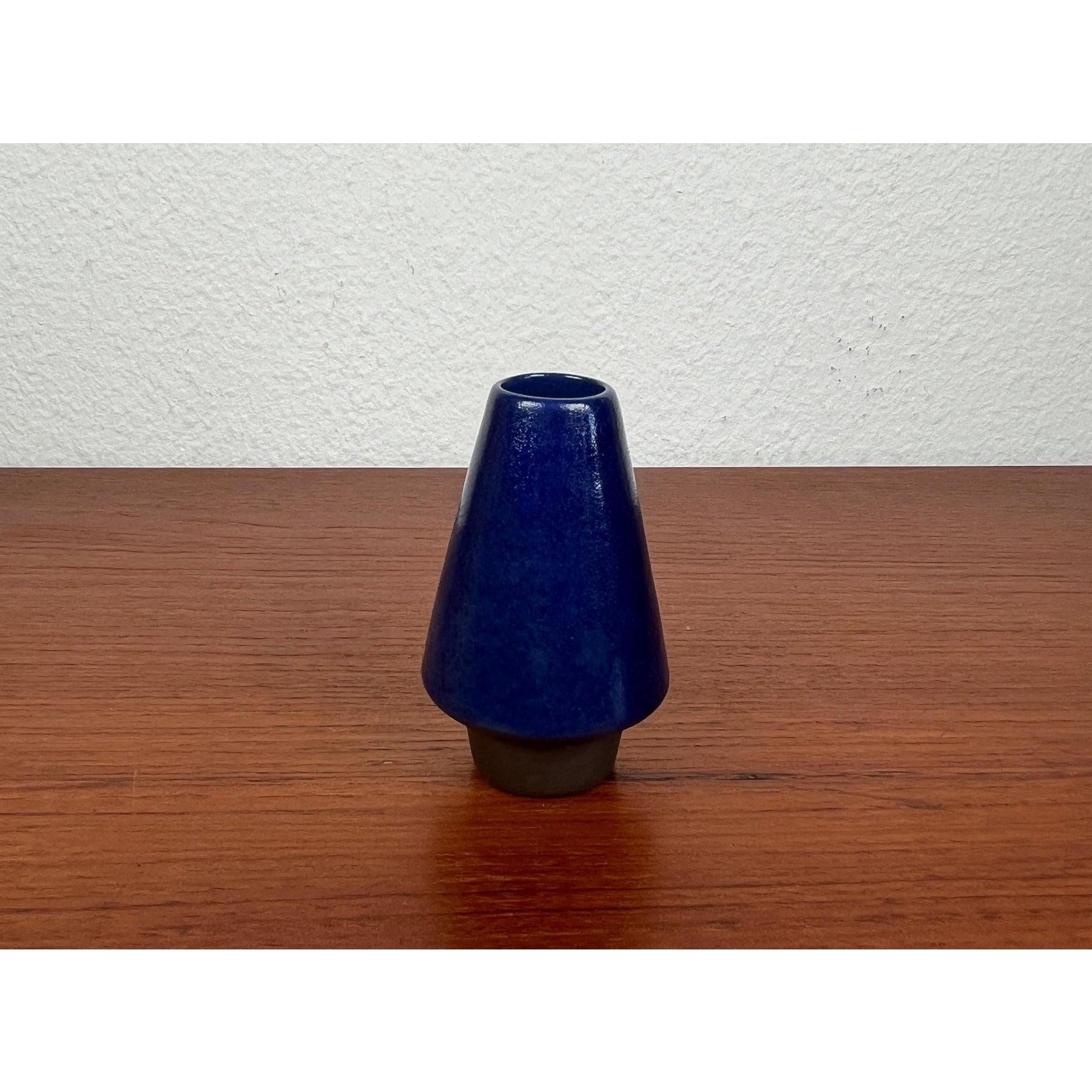 Mid-Century German Small Minimalist Studio Pottery Vase, Hamburg, 1960s For Sale 2