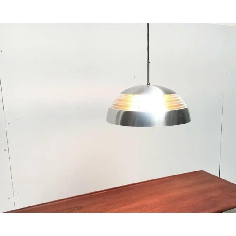 Lampada a sospensione in alluminio e vetro di Doria, anni '60, Germania, metà del secolo scorso. In condizioni ottime in vendita a Hamburg, DE