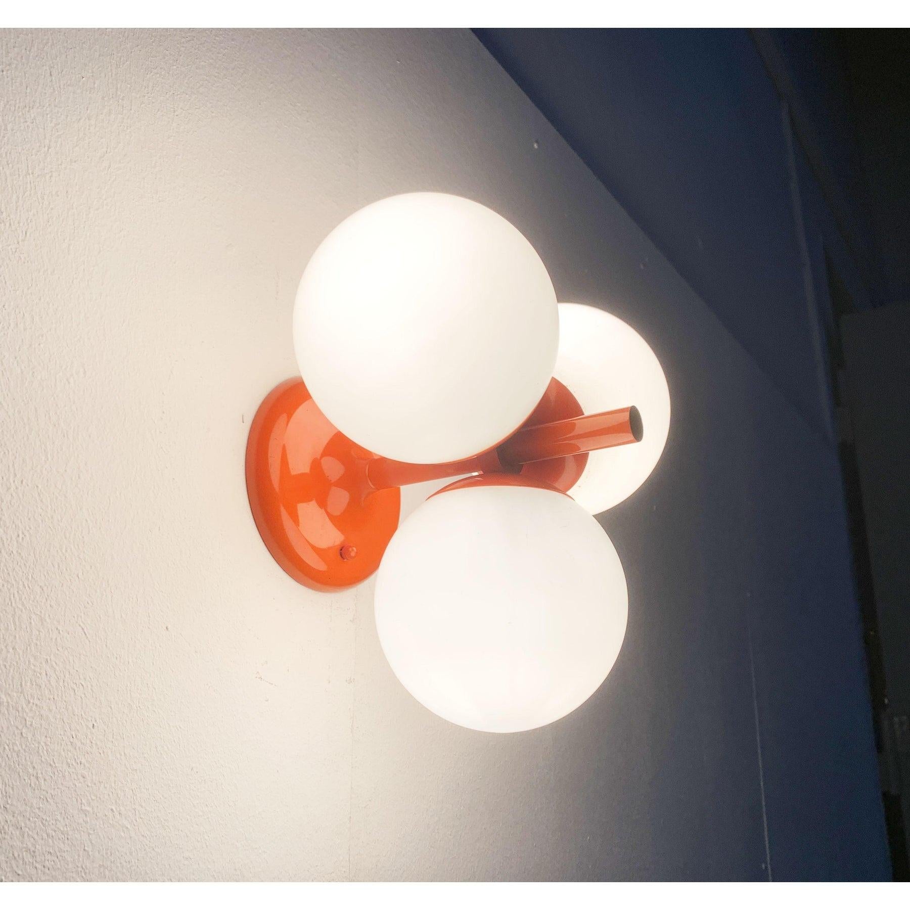 Mid-Century Modern Plafonnier ou applique allemand de l'ère spatiale du milieu du siècle dernier de Kaiser Leuchten en vente