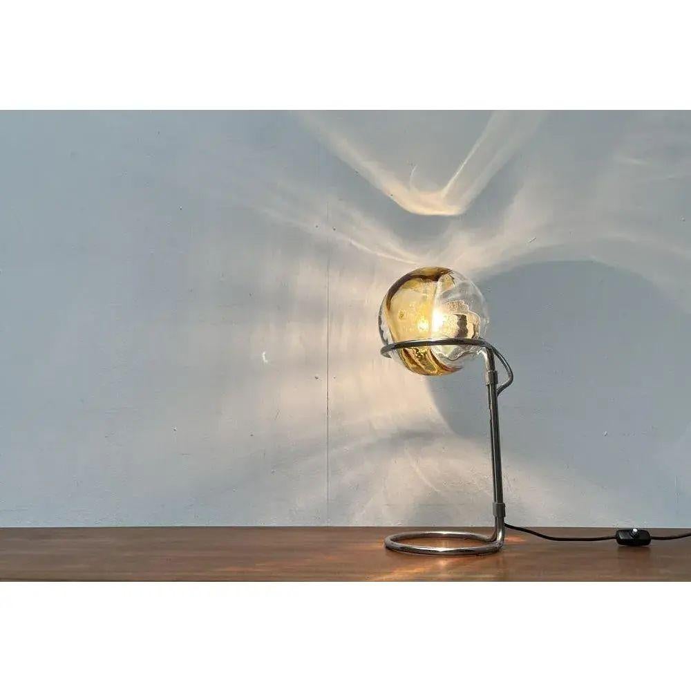 Mid-Century moderno Lampada da tavolo in vetro e cromo Space AGE tedesca di metà secolo, anni '60 in vendita