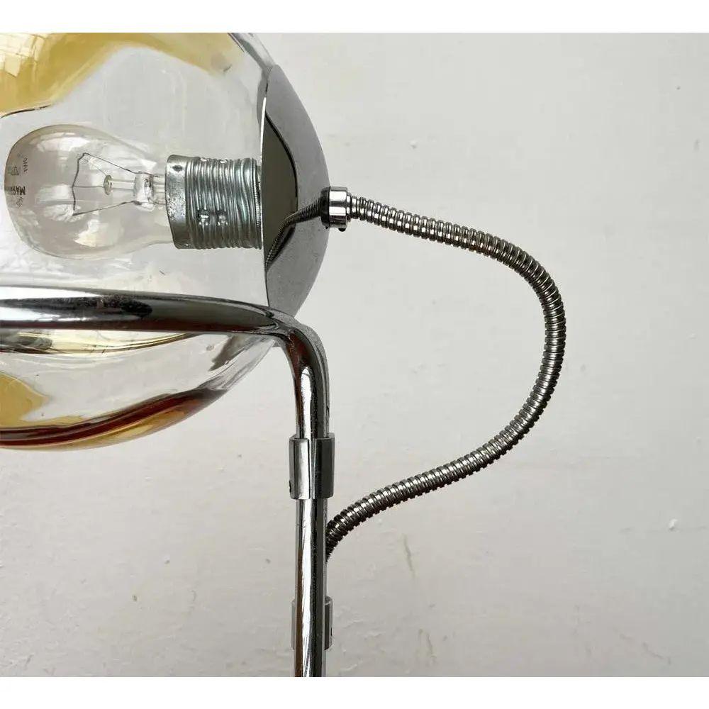 XX secolo Lampada da tavolo in vetro e cromo Space AGE tedesca di metà secolo, anni '60 in vendita