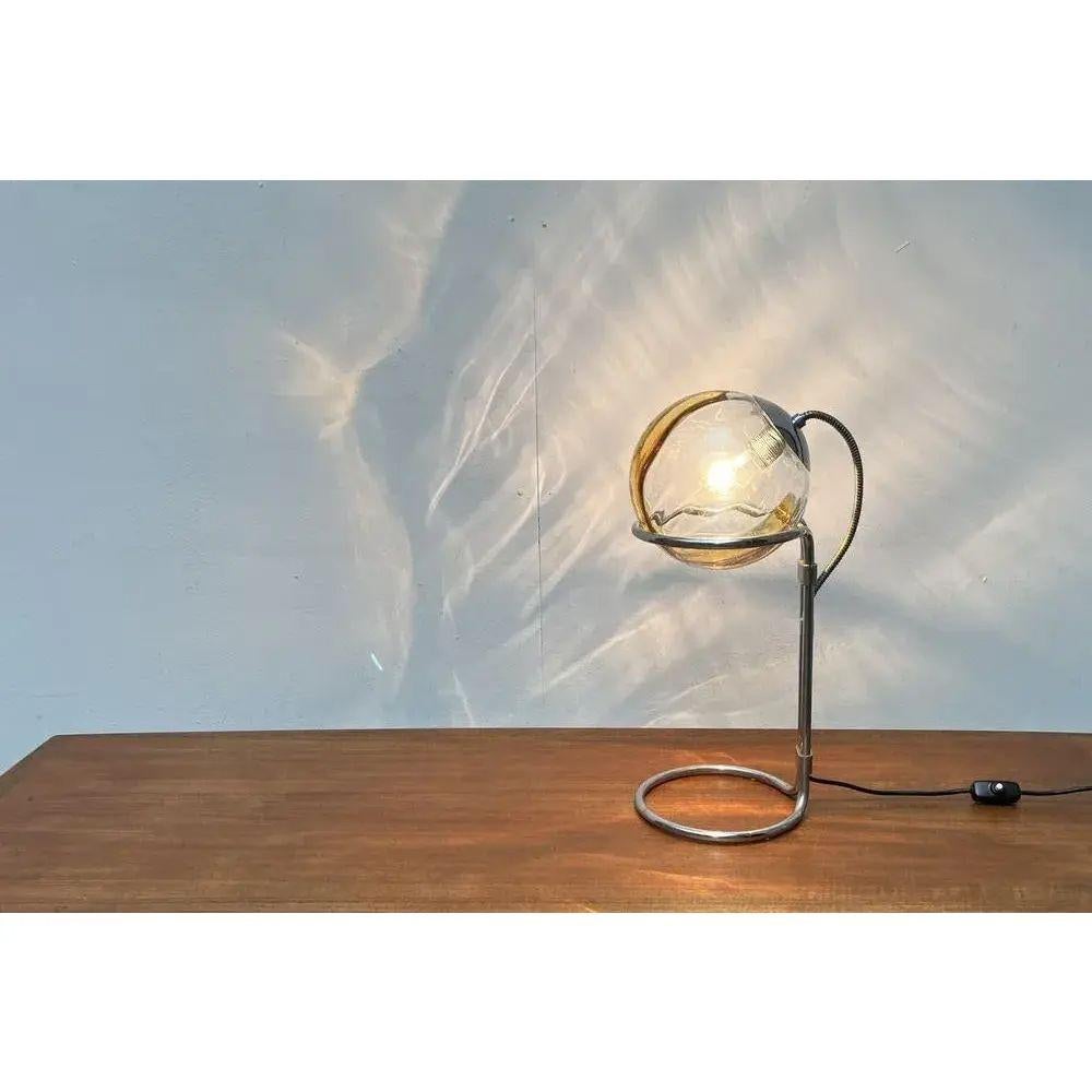 Metallo Lampada da tavolo in vetro e cromo Space AGE tedesca di metà secolo, anni '60 in vendita
