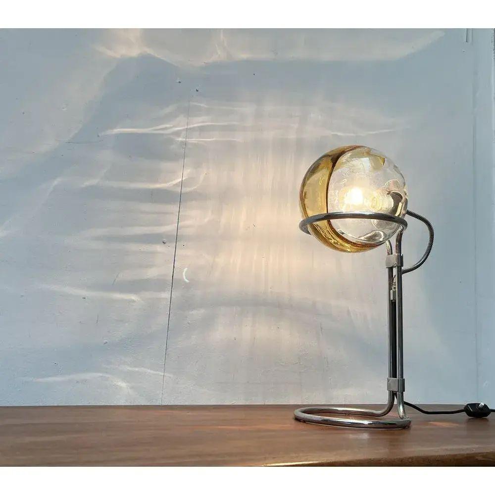 Lampada da tavolo in vetro e cromo Space AGE tedesca di metà secolo, anni '60 in vendita 2