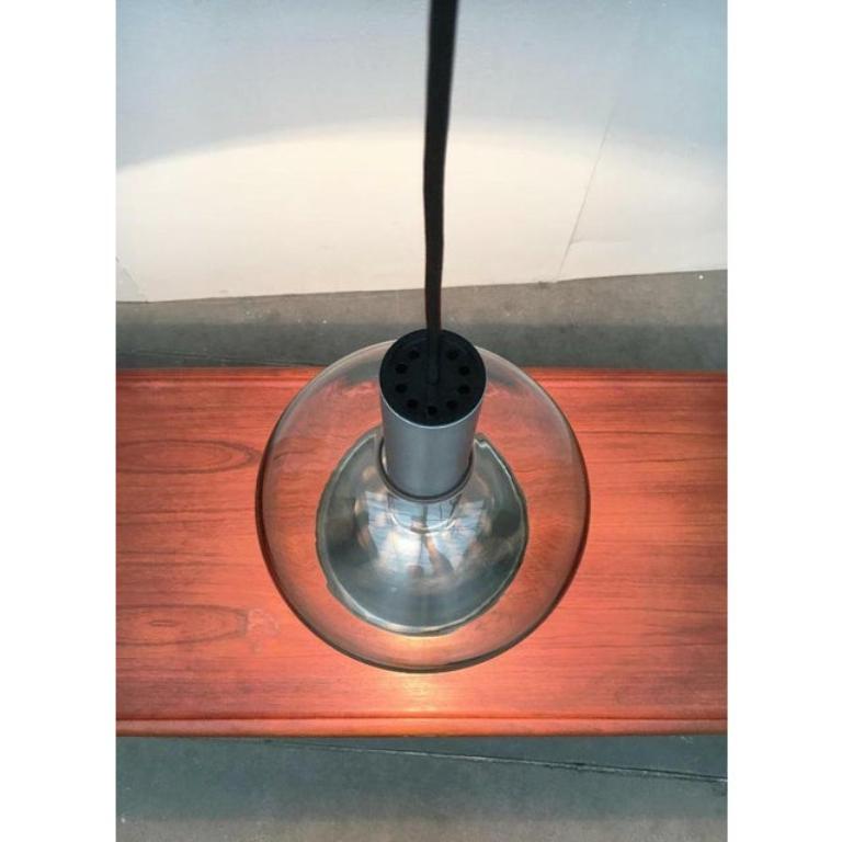 Lampada a sospensione a globo in vetro di Erco, Germania, metà del secolo scorso, anni '60 In condizioni buone in vendita a Hamburg, DE