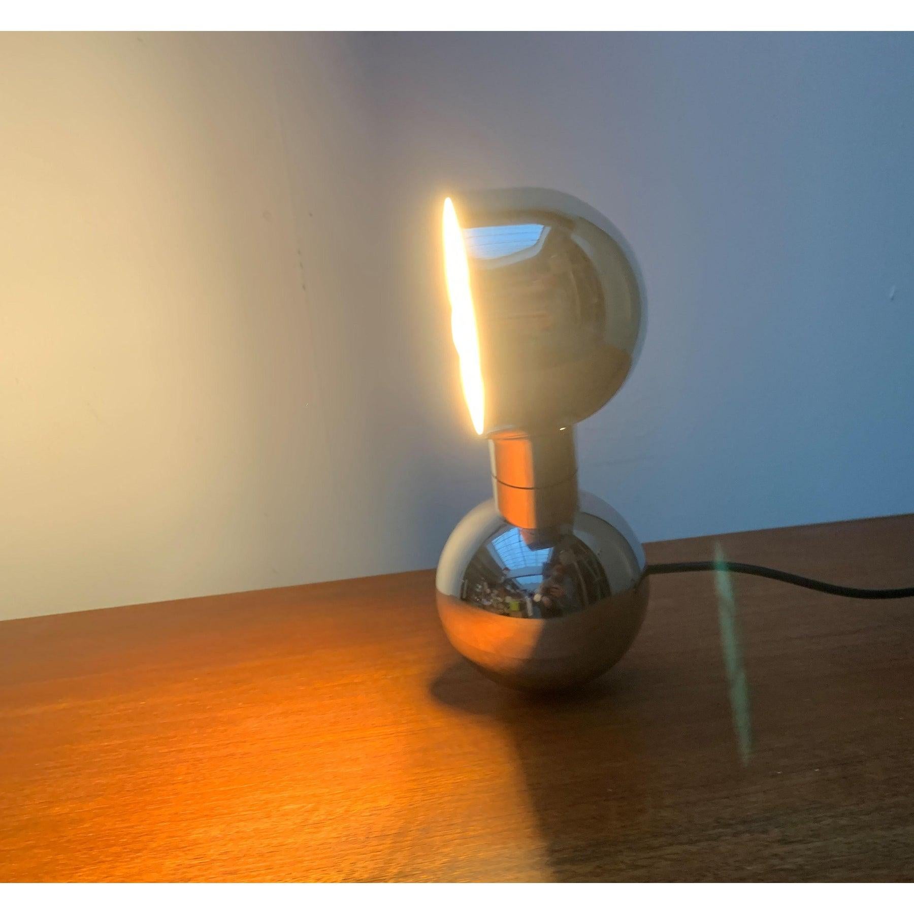 Lampe de table en métal de l'ère spatiale allemande du milieu du siècle, Cosack en vente 6