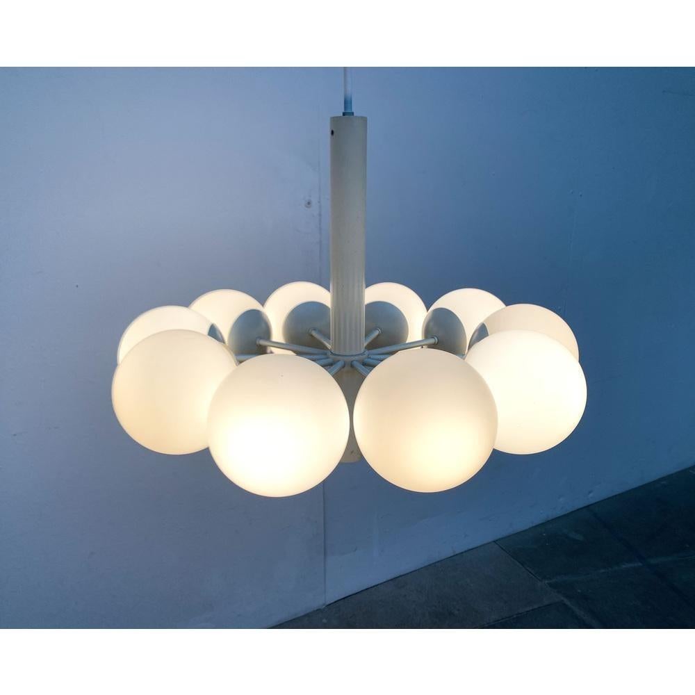 XX secolo Lampadario minimalista tedesco di metà secolo di Kaiser Leuchten, 1960 in vendita