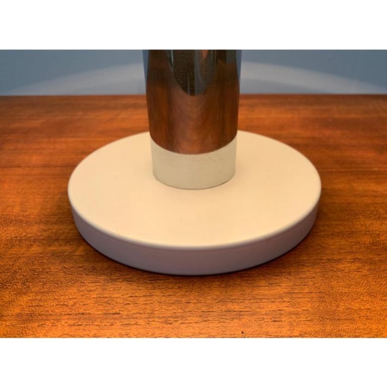 Lampe de table minimaliste allemande de l'ère spatiale du milieu du siècle dernier de Kaiser Idell, années 1960 en vente 3