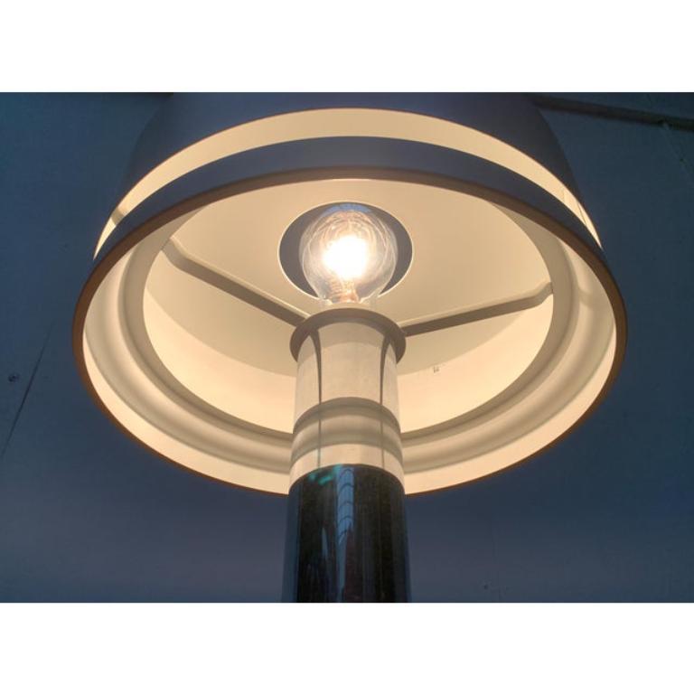 Lampe de table minimaliste allemande de l'ère spatiale du milieu du siècle dernier de Kaiser Idell, années 1960 en vente 5