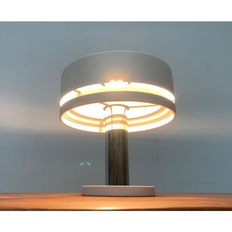 Mid-Century Modern Lampe de table minimaliste allemande de l'ère spatiale du milieu du siècle dernier de Kaiser Idell, années 1960 en vente