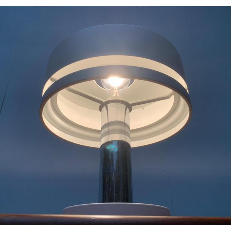 Allemand Lampe de table minimaliste allemande de l'ère spatiale du milieu du siècle dernier de Kaiser Idell, années 1960 en vente