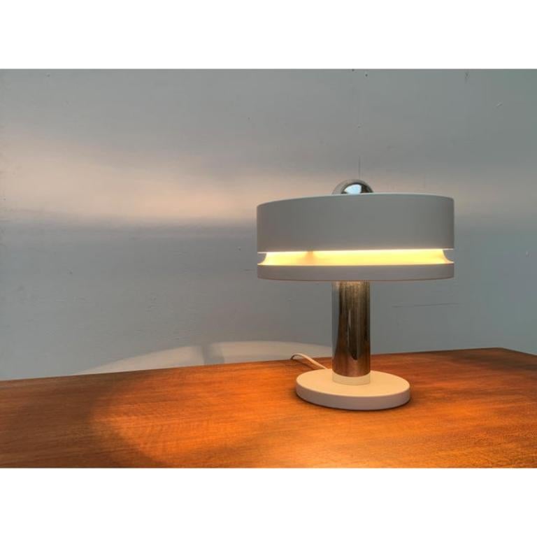 20ième siècle Lampe de table minimaliste allemande de l'ère spatiale du milieu du siècle dernier de Kaiser Idell, années 1960 en vente