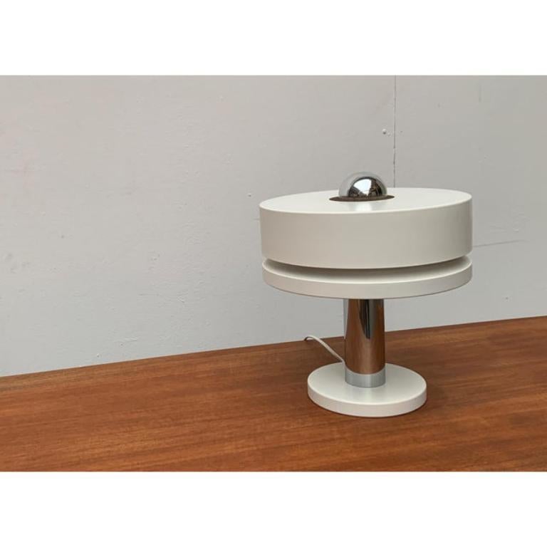Lampe de table minimaliste allemande de l'ère spatiale du milieu du siècle dernier de Kaiser Idell, années 1960 en vente 1