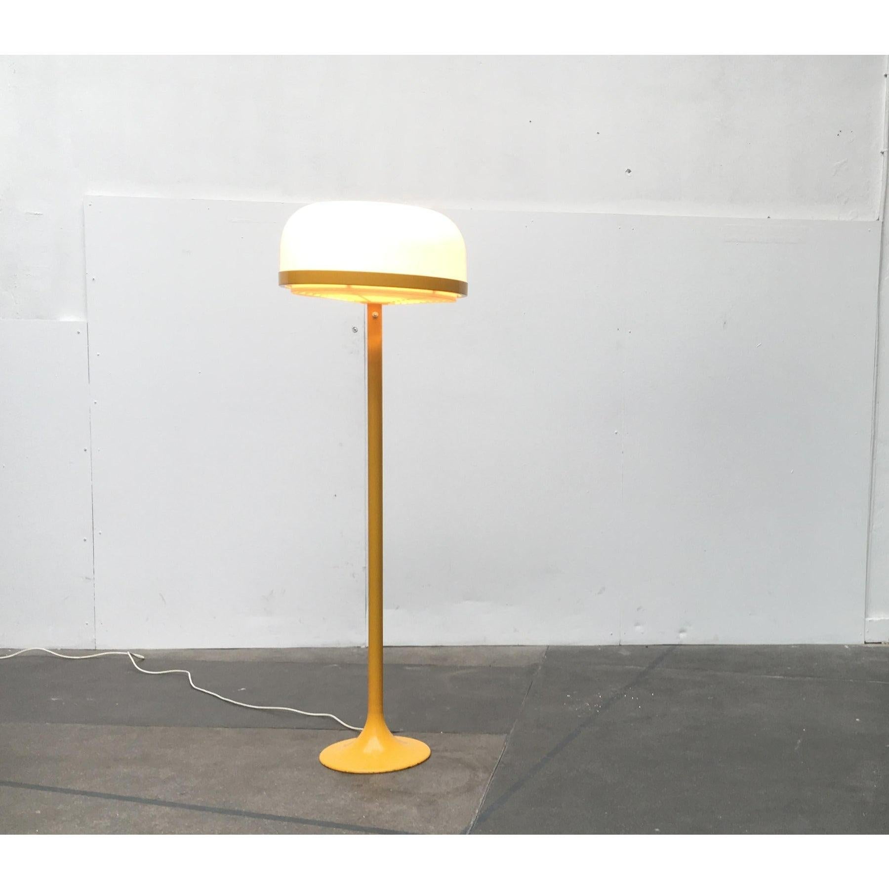 Lampadaire champignon allemand de l'ère spatiale du milieu du siècle dernier de Kaiser Idell en vente 4