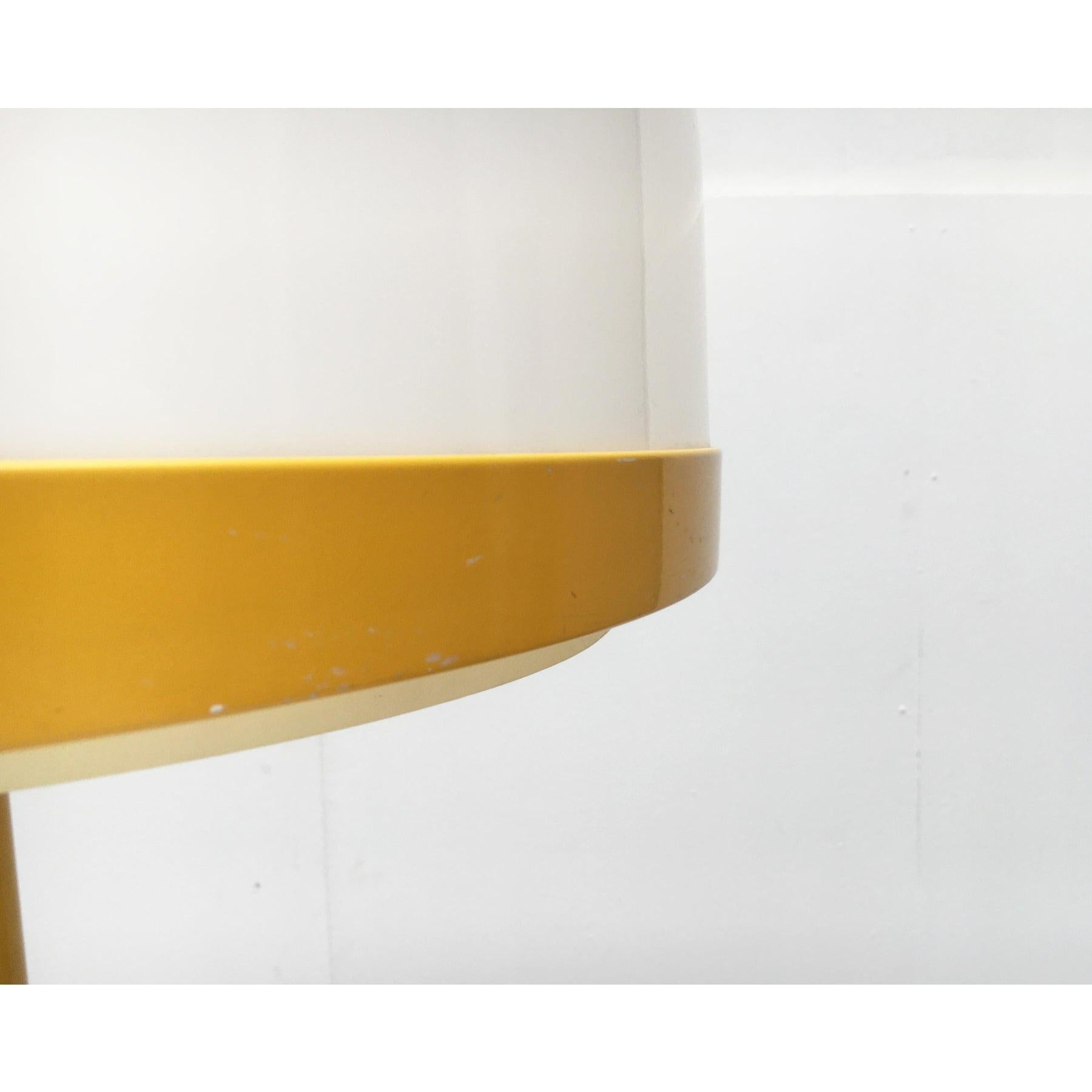 Lampadaire champignon allemand de l'ère spatiale du milieu du siècle dernier de Kaiser Idell Bon état - En vente à Hamburg, DE