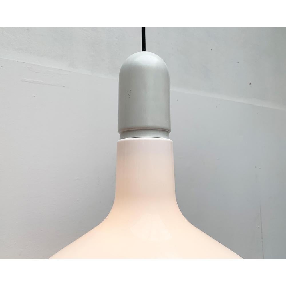 Lampe suspendue allemande de l'ère spatiale du milieu du siècle dernier de Staff Leuchten Bon état - En vente à Hamburg, DE