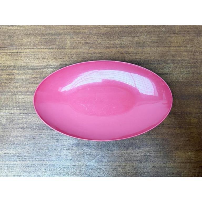 Mid-Century German Space Age Pink Plastic Bowl Plate from Revolit, 1960s, in Very Good conditions. Designed 1960 to 1969 This piece has an attribution mark.

Additional information:
Materials: Plastic
Style: Mid-Century Modern
Country of Origin: