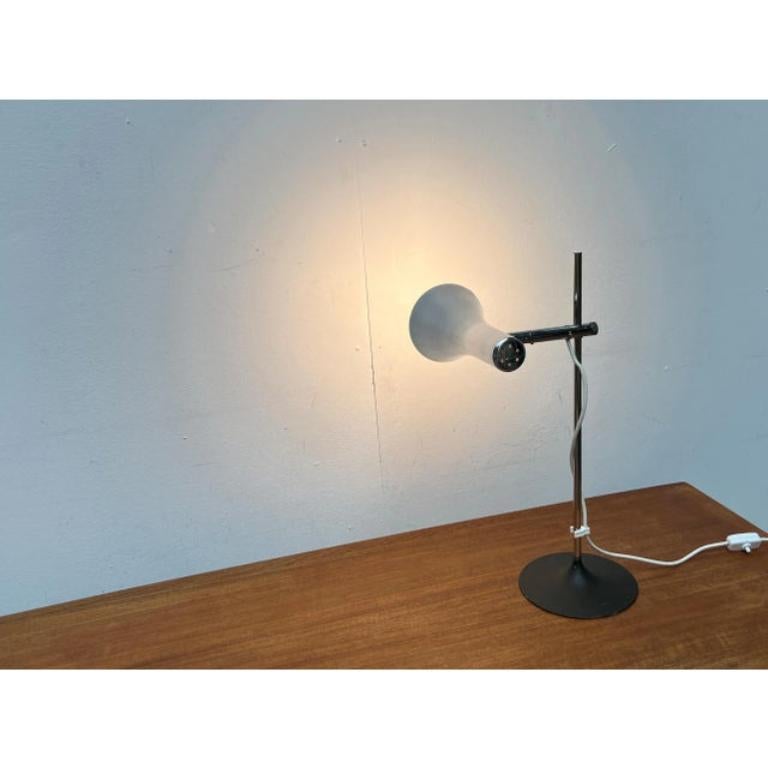20ième siècle Lampe de table allemande de l'ère spatiale du milieu du siècle dernier de Hillebrand Leuchten, années 1960 en vente