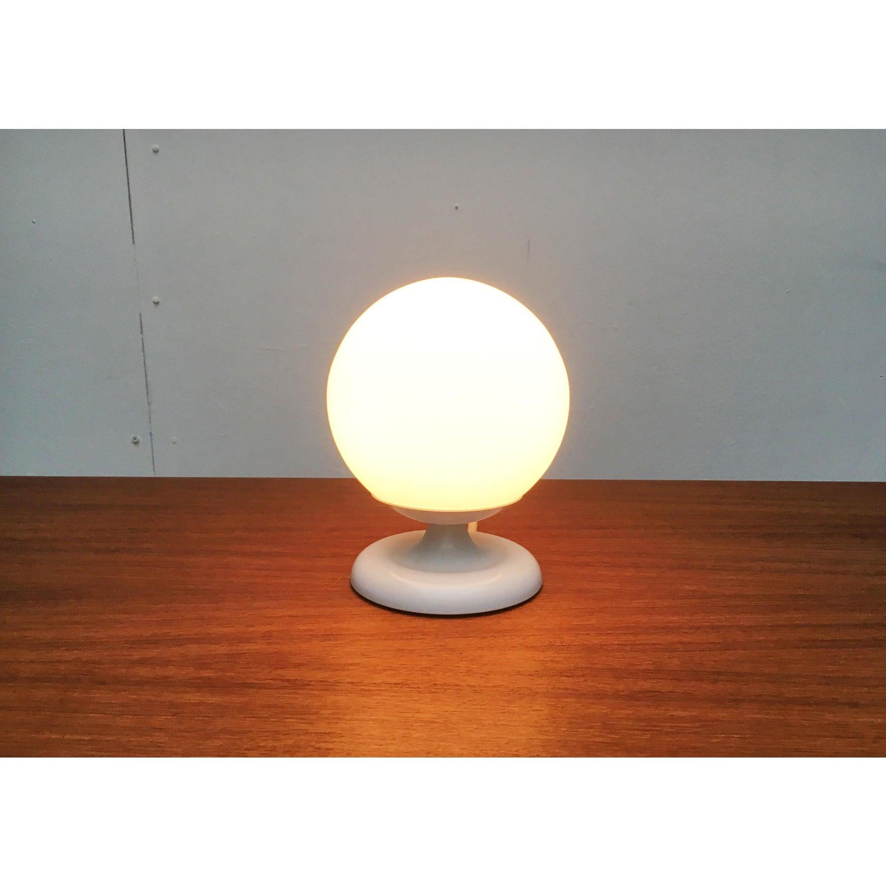 Lampe de table allemande du milieu du siècle, Space A, de Kaiser Idell, années 1960 en vente 3