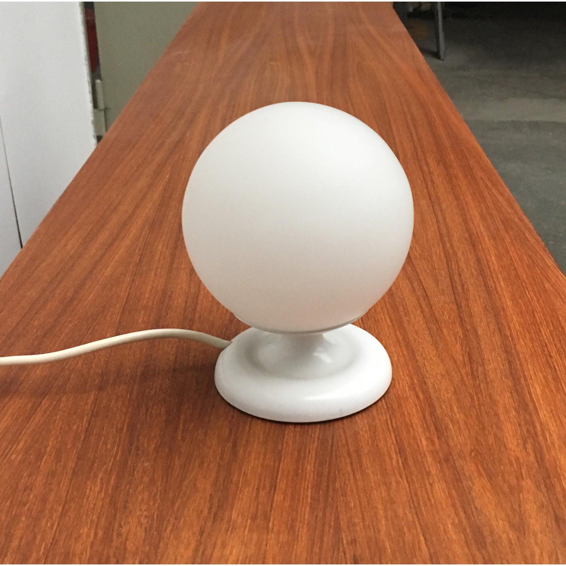 Lampe de table allemande du milieu du siècle, Space A, de Kaiser Idell, années 1960 Bon état - En vente à Hamburg, DE