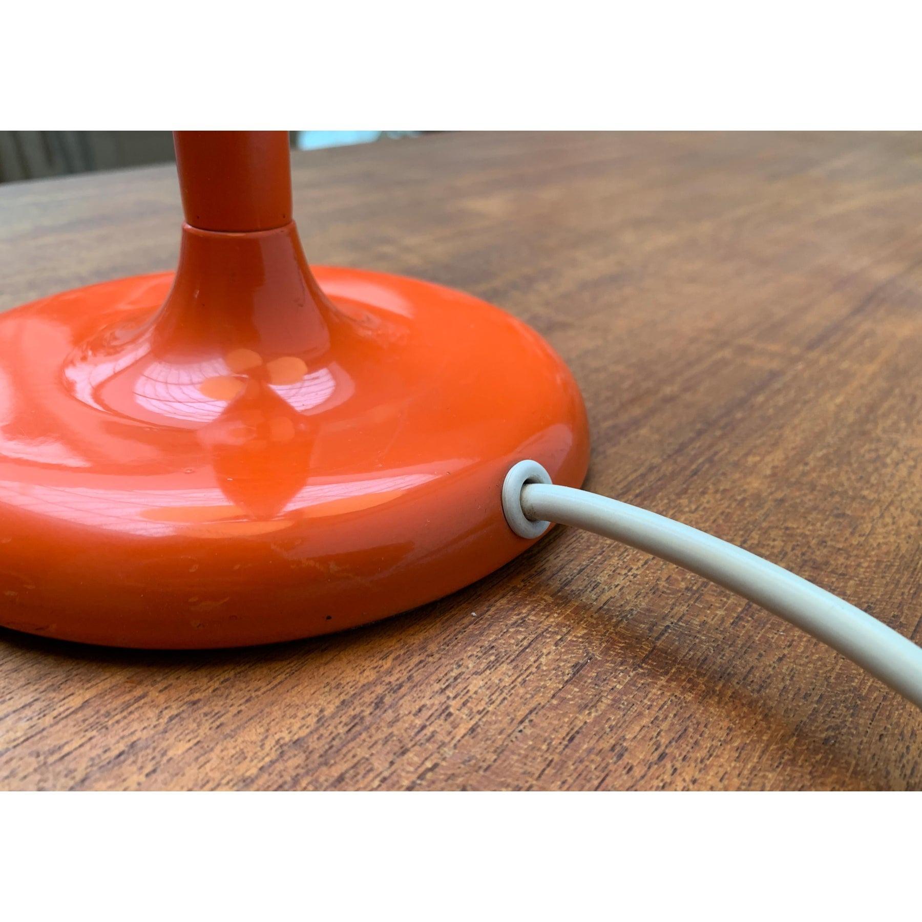 20ième siècle Lampe de table allemande de l'ère spatiale du milieu du siècle dernier de Kaiser Leuchten en vente