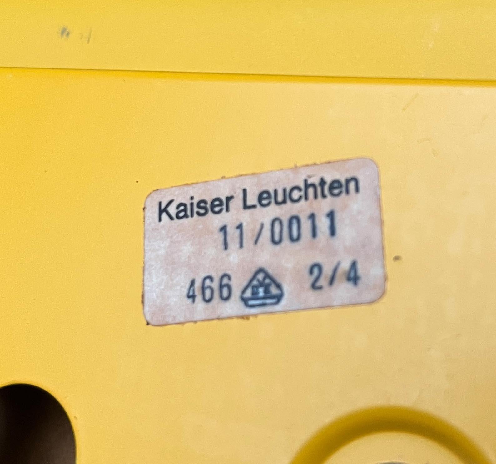 Lampe murale allemande de l'ère spatiale du milieu du siècle dernier par Klaus Hempel pour Kaiser Leuchten 1970 en vente 8