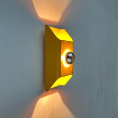 Lampe murale allemande de l'ère spatiale du milieu du siècle dernier par Klaus Hempel pour Kaiser Leuchten 1970