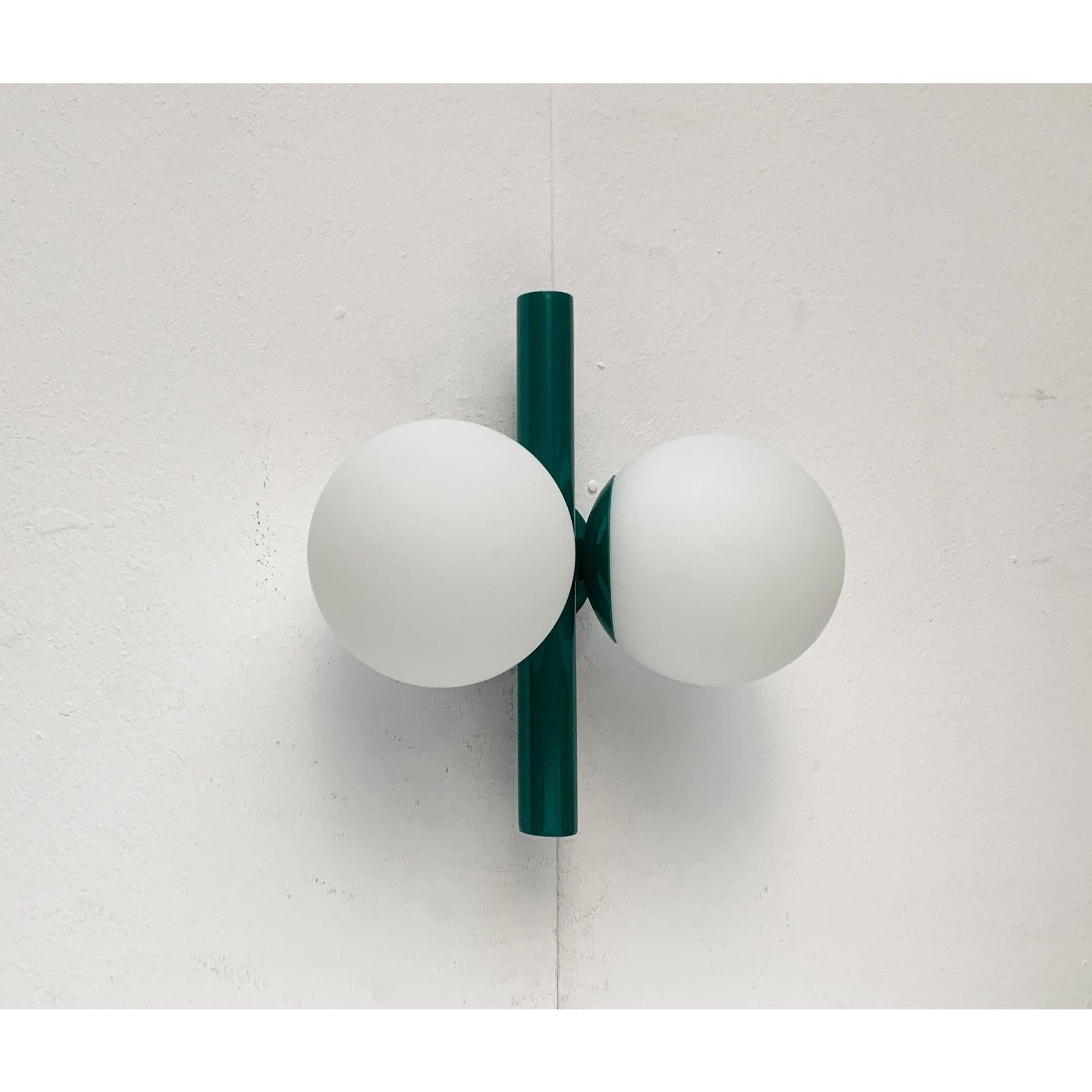 Lámpara de pared alemana de mediados de siglo de la era espacial de Kaiser Idell / Kaiser Leuchten Metal en venta