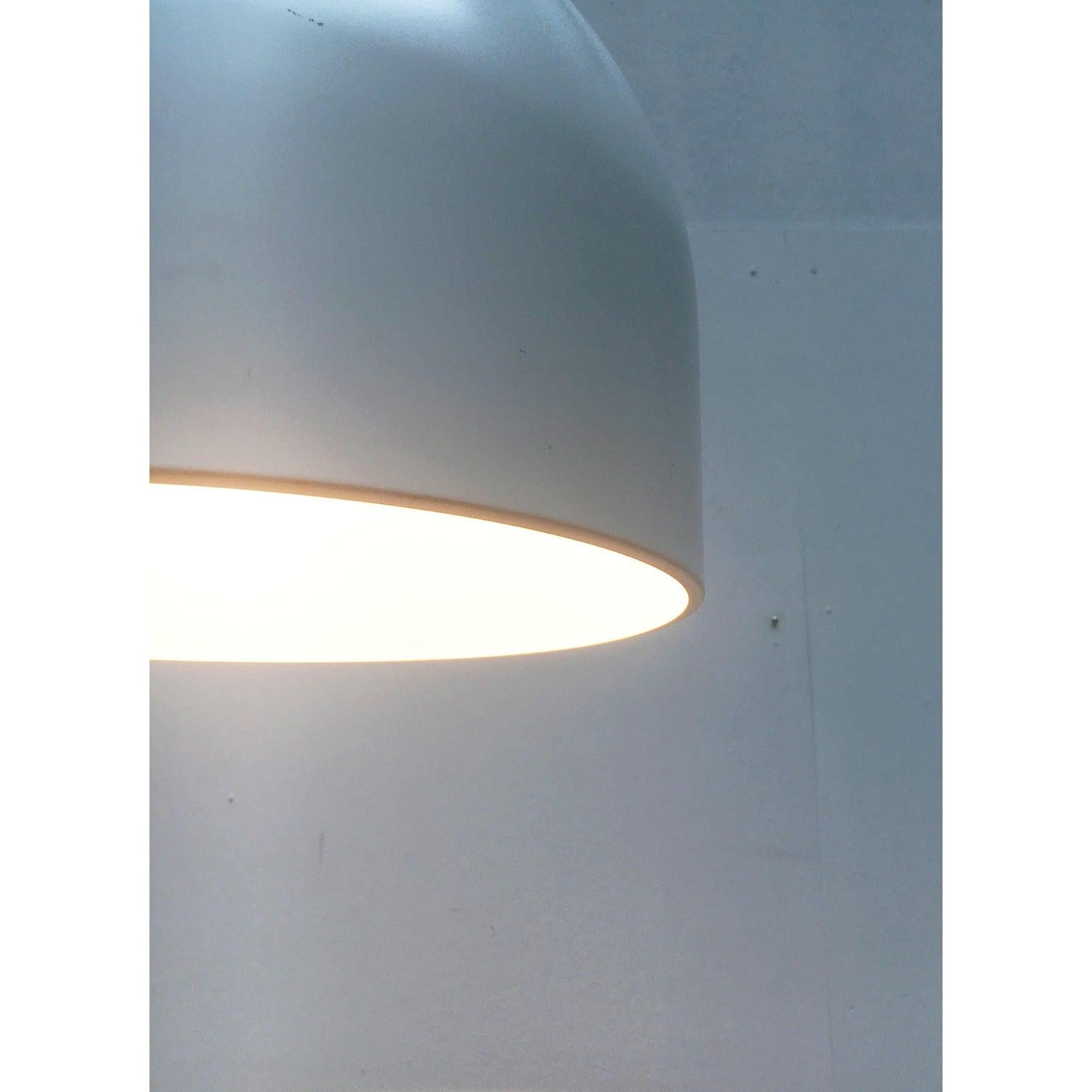 Lampada a sospensione bianca della metà del secolo in stile Space Age tedesco di Staff Leuchten In condizioni buone in vendita a Hamburg, DE
