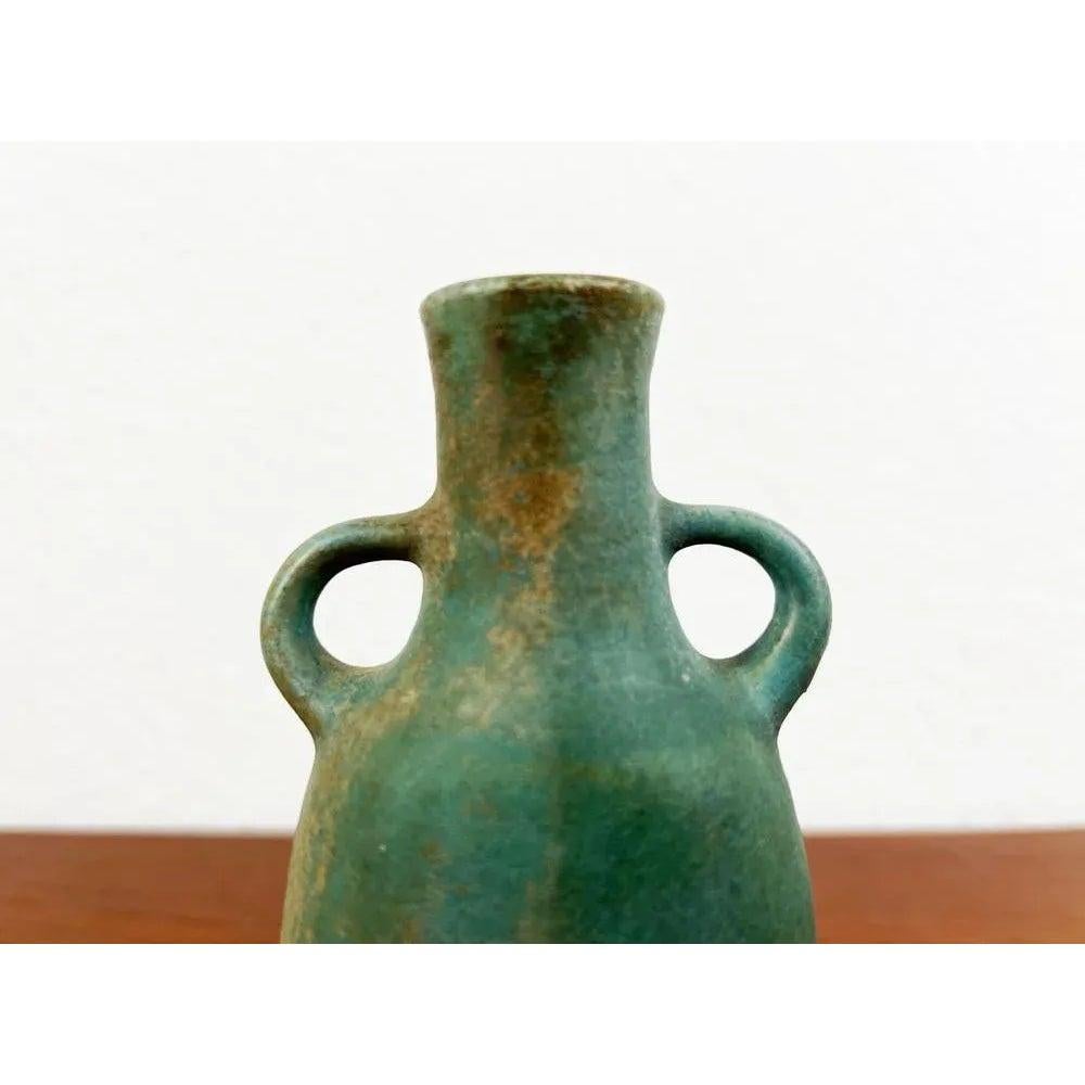 Mid-Century German Studio Pottery Amphora Vase by Lu and Gerd Grove, 1964, in Very Good conditions. Designed 1960 to 1969 This piece has an attribution mark.

Additional information:
Material: Ceramic
Color: Beige
Styles: Mid-Century Modern,