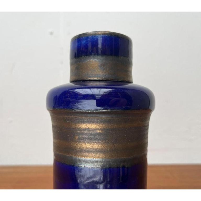 Vaso a bottiglia con coperchio in Studio Pottery tedesco di metà secolo, anni '60 In condizioni ottime in vendita a Hamburg, DE