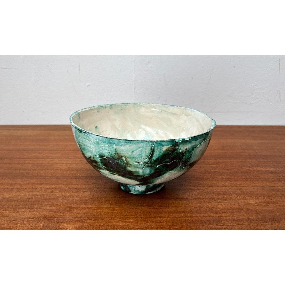 Mid-Century German Studio Pottery Bowl, in Very Good conditions. Designed 1960 to 1969

Additional information:
Materials: Ceramic
Style: Mid-Century Modern
Color: Green
Item Type: Vintage, Antique or Pre-owned
Dimensions: 9.45ʺW × 9.45ʺD ×