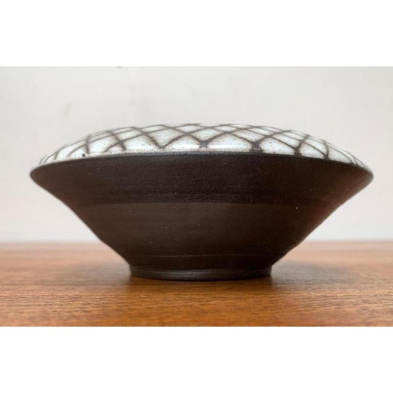 Ciotola o vaso Ikebana di Studio Pottery tedesco di metà secolo di BKW, anni '60 In condizioni ottime in vendita a Hamburg, DE