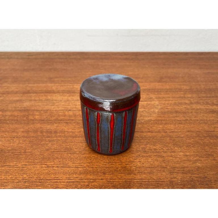 Mid-Century German Studio Pottery Box with Lid from Töpferei Bücking Börnsen, 1960s, in Very Good conditions. Designed 1960 to 1969 This piece has an attribution mark.

Additional information:
Materials: Ceramic
Style: Mid-Century Modern
Country of