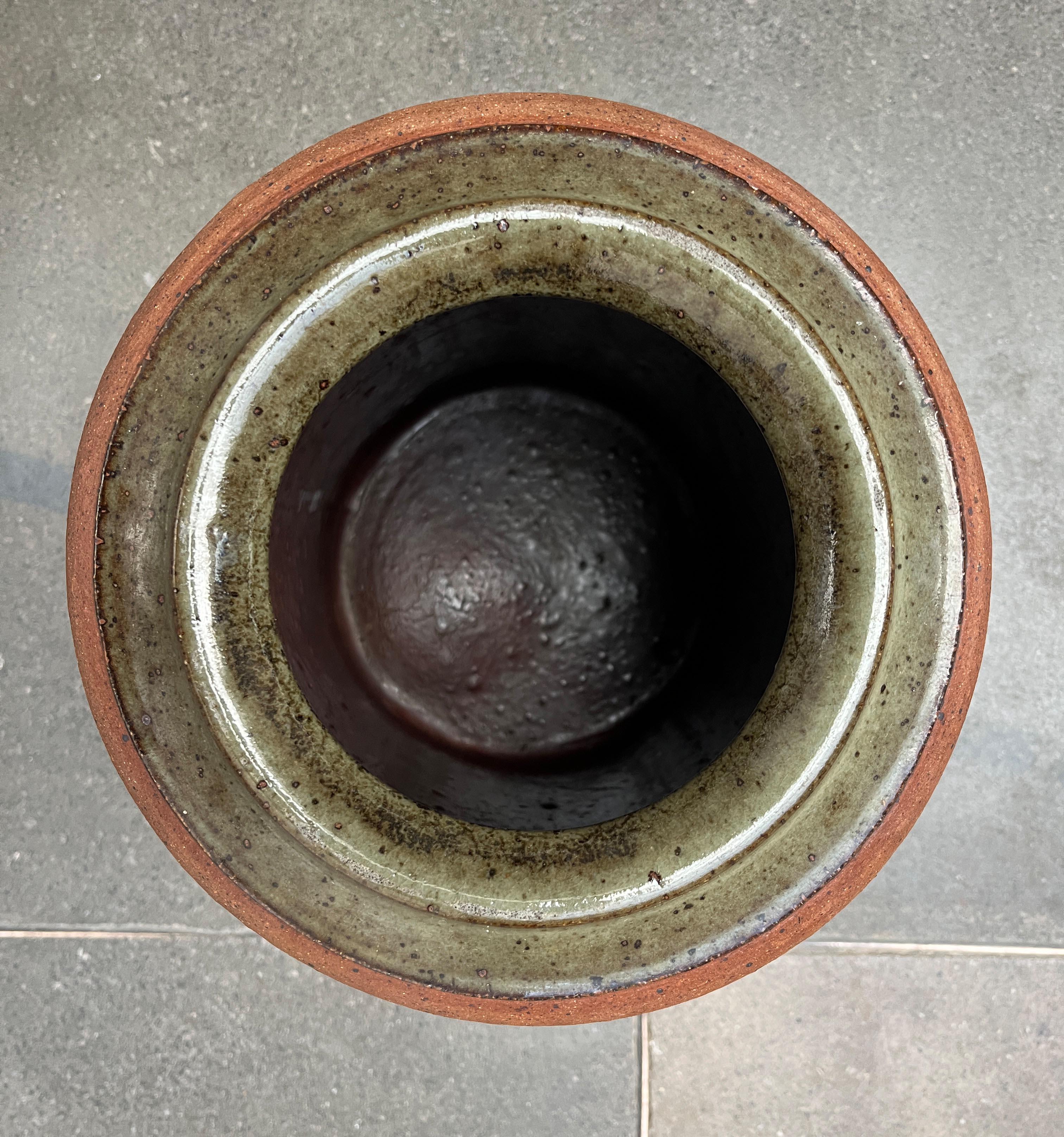 Deutsche Studio Pottery Brutalistische Bodenvase von Elly & Wilhelm Kuch aus der Jahrhundertmitte im Angebot 5