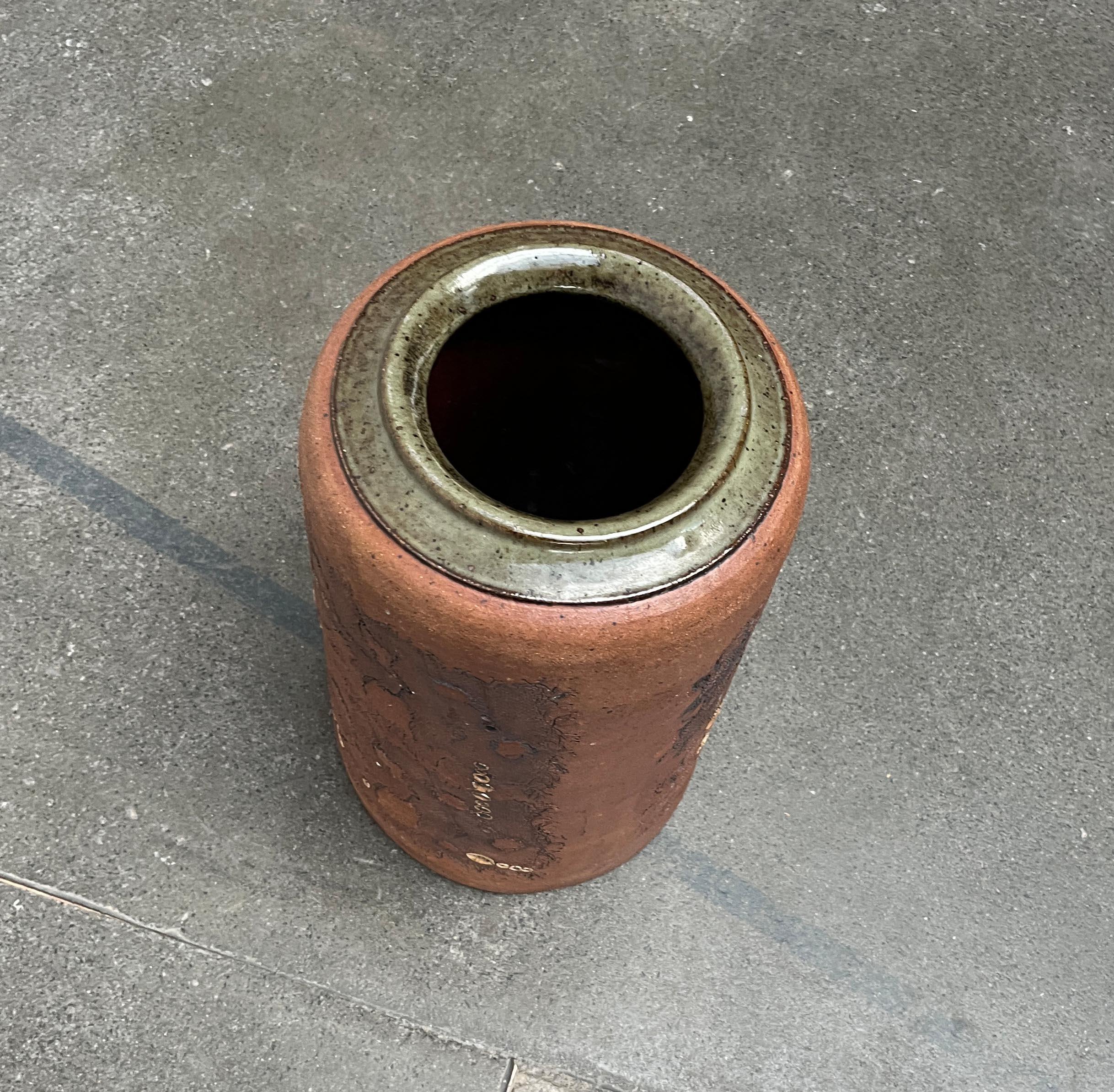Deutsche Studio Pottery Brutalistische Bodenvase von Elly & Wilhelm Kuch aus der Jahrhundertmitte im Angebot 9