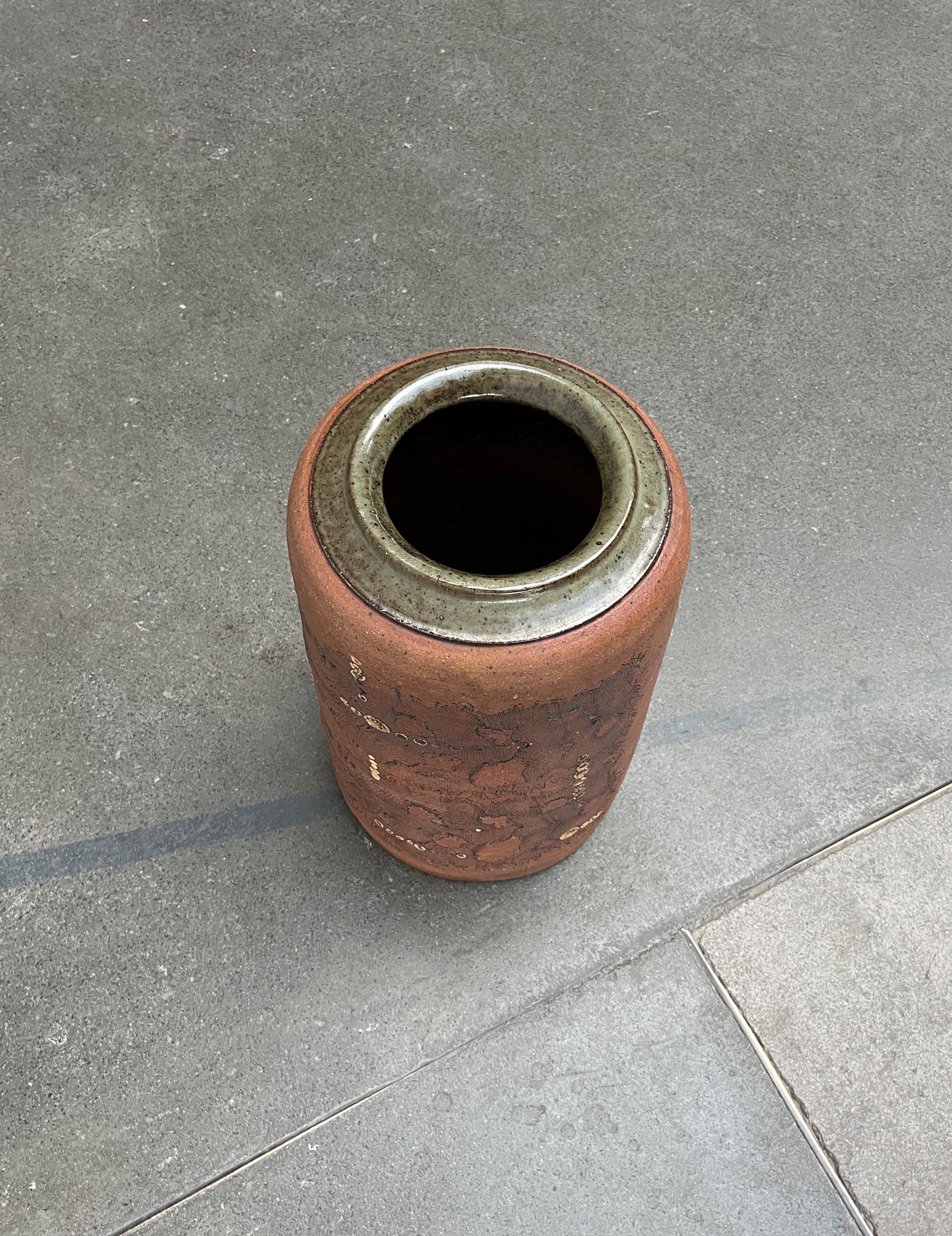 Deutsche Studio Pottery Brutalistische Bodenvase von Elly & Wilhelm Kuch aus der Jahrhundertmitte im Angebot 2
