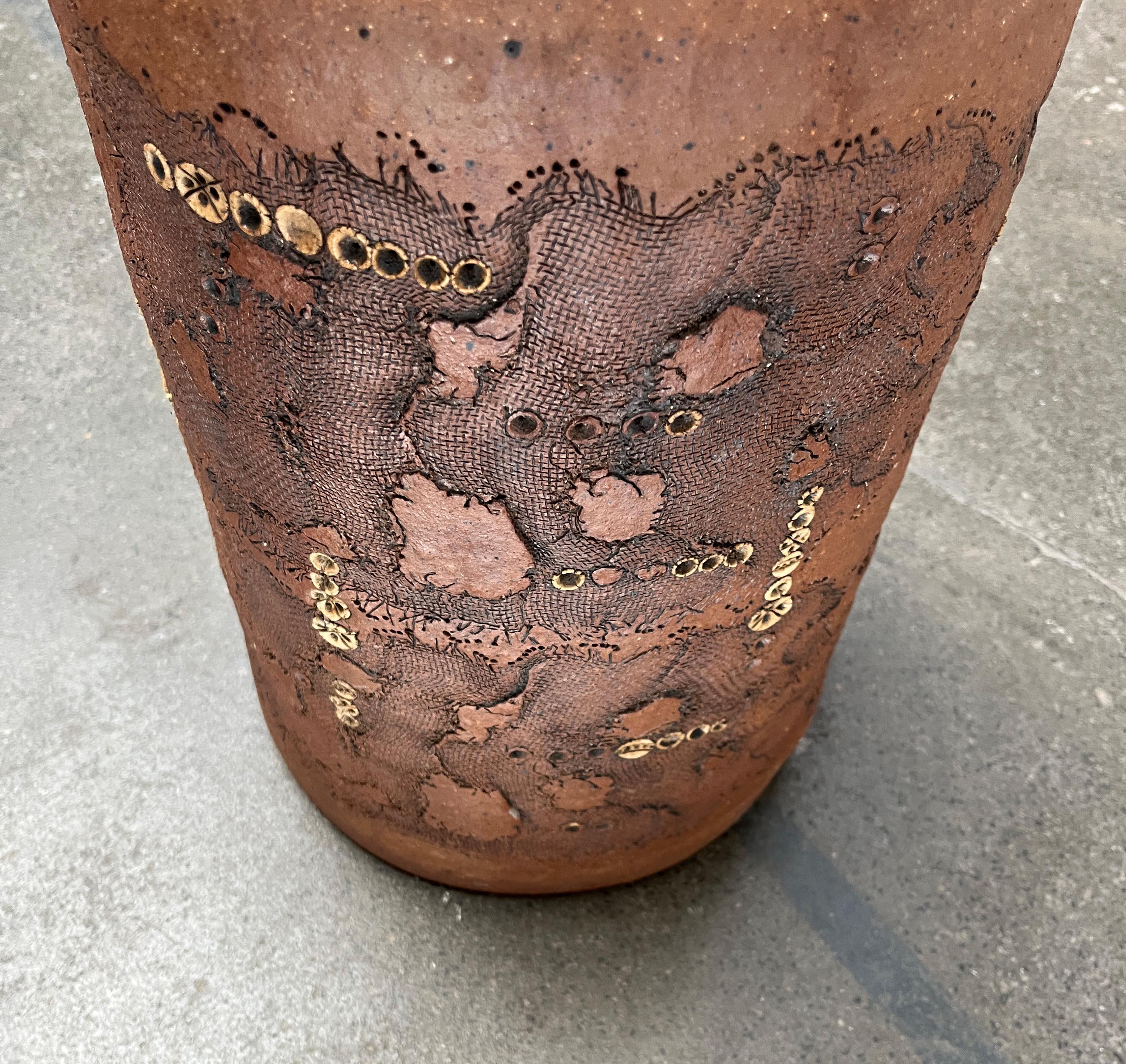 Deutsche Studio Pottery Brutalistische Bodenvase von Elly & Wilhelm Kuch aus der Jahrhundertmitte im Angebot 3