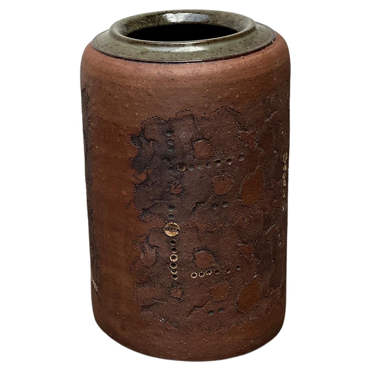 Deutsche Studio Pottery Brutalistische Bodenvase von Elly & Wilhelm Kuch aus der Jahrhundertmitte im Angebot