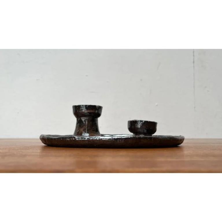 Portacandele in Studio Pottery di Ingeborg Busse Ceramics, in ottime condizioni. Progettato tra il 1960 e il 1969 Questo pezzo ha un marchio di attribuzione.

Informazioni aggiuntive:
Materiale: Ceramica
Colore: marrone
Stili: Medioevo Moderno
Paese