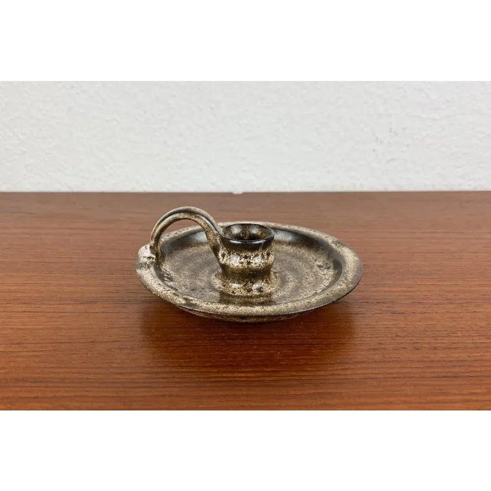 Portacandele di Studio Pottery di Monika Maetzel, 1960, in ottime condizioni. Progettato tra il 1960 e il 1969 Questo pezzo ha un marchio di attribuzione.

Informazioni aggiuntive:
Materiali: Ceramica
Colore: Beige
Stili: Medioevo Moderno
Paese di