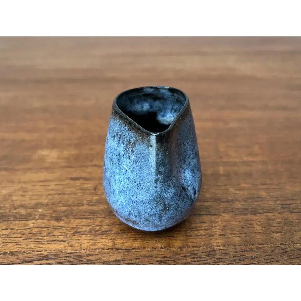 Mid-Century Small German Studio Pottery Carafe Vase by Janne Reckert-Cordua, 1960s, in Very Good conditions. Designed 1960 to 1969 Official proof of authenticity such as vintage catalogs, designer records.

Additional information:
Materials:
