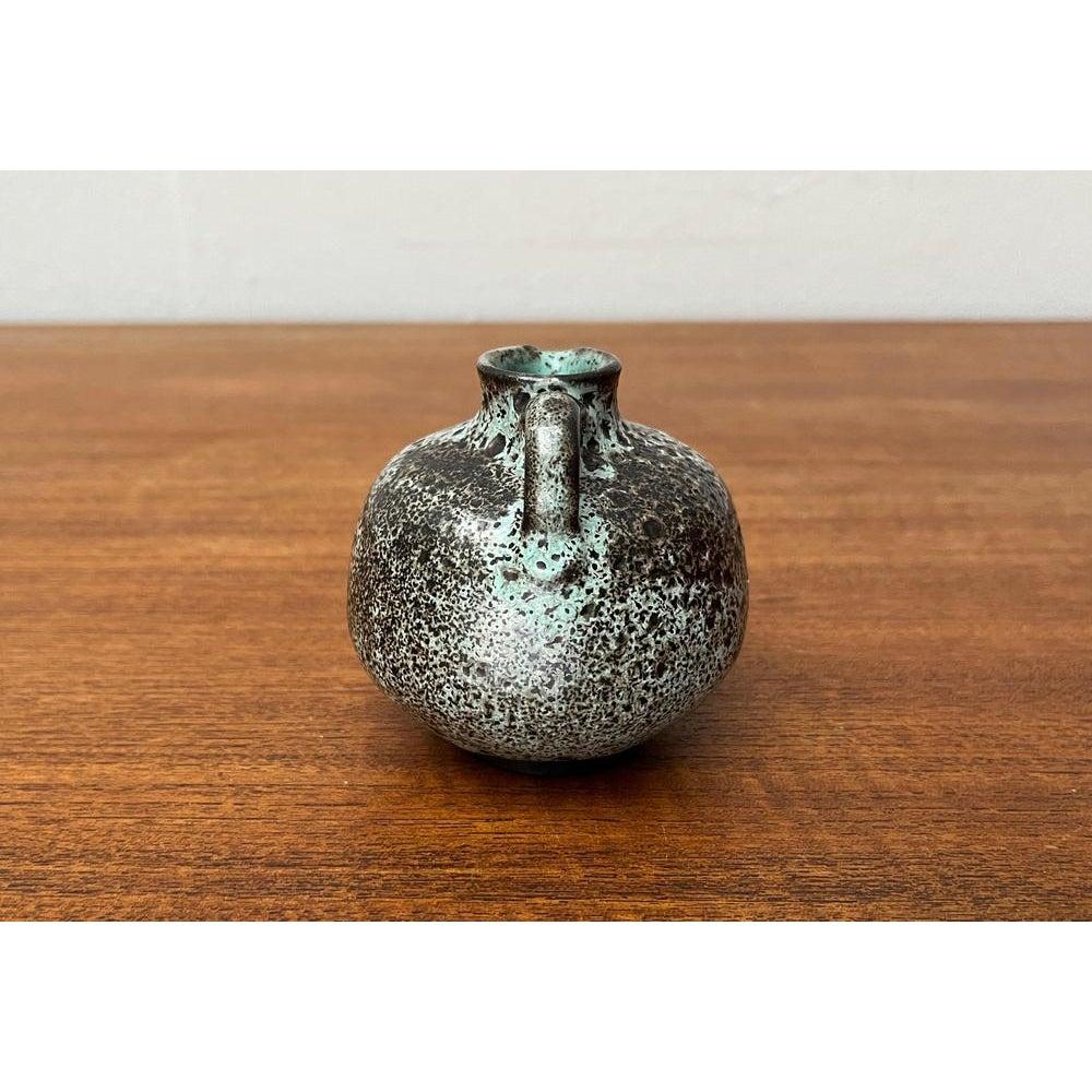 XX secolo Vaso a caraffa in Studio Pottery tedesco di metà secolo di Monika Maetzel, 1960 in vendita
