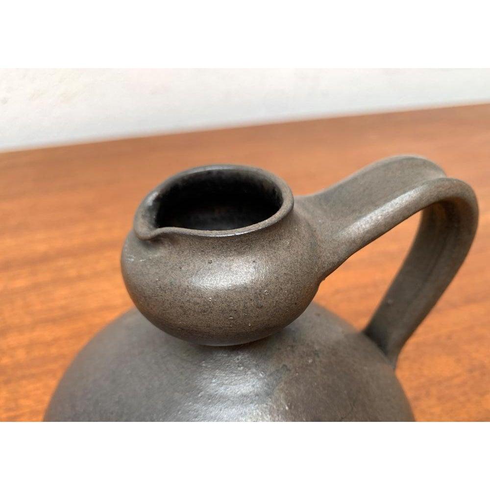 Jarrón jarra de Studio Pottery alemán de mediados de siglo de Petra Töpferei Años 60 en venta 1