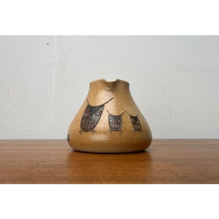 Brocca in Studio Pottery tedesco di metà secolo con Design/One di Heinz Theo Dietz, anni '60, in ottime condizioni. Progettato tra il 1960 e il 1969 Questo pezzo ha un marchio di attribuzione.

Informazioni aggiuntive:
Materiali: Ceramica
Stile: