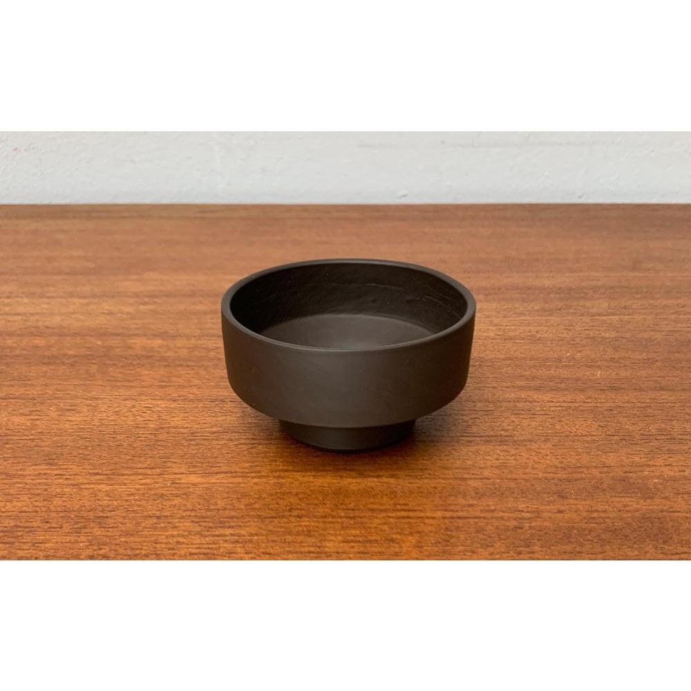 Mid-Century German Studio Pottery Minimalist Ikebana Vase from BKW Böttger Keramik Wandsbek, Hamburg, 1960s, in Very Good conditions. Designed 1960 to 1969 This piece has an attribution mark.

Additional information:
Materials: Ceramic
Style: