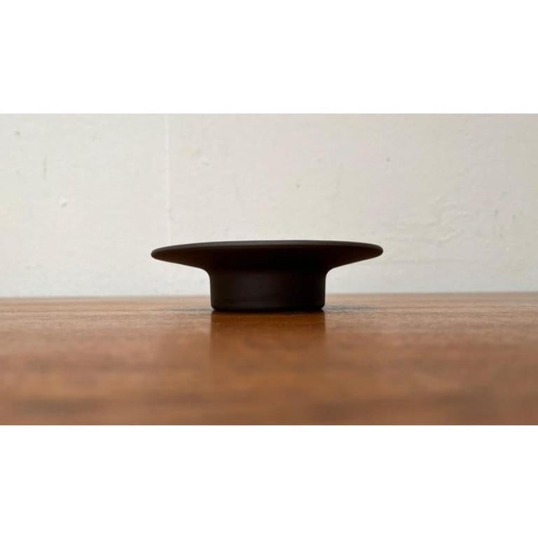 Mid-Century German Studio Pottery Minimalist Ikebana Vase from BKW Böttger Keramik Wandsbek, Hamburg, 1960s, in Very Good conditions. Designed 1960 to 1969 This piece has an attribution mark.

Additional information:
Materials: Ceramic
Style: